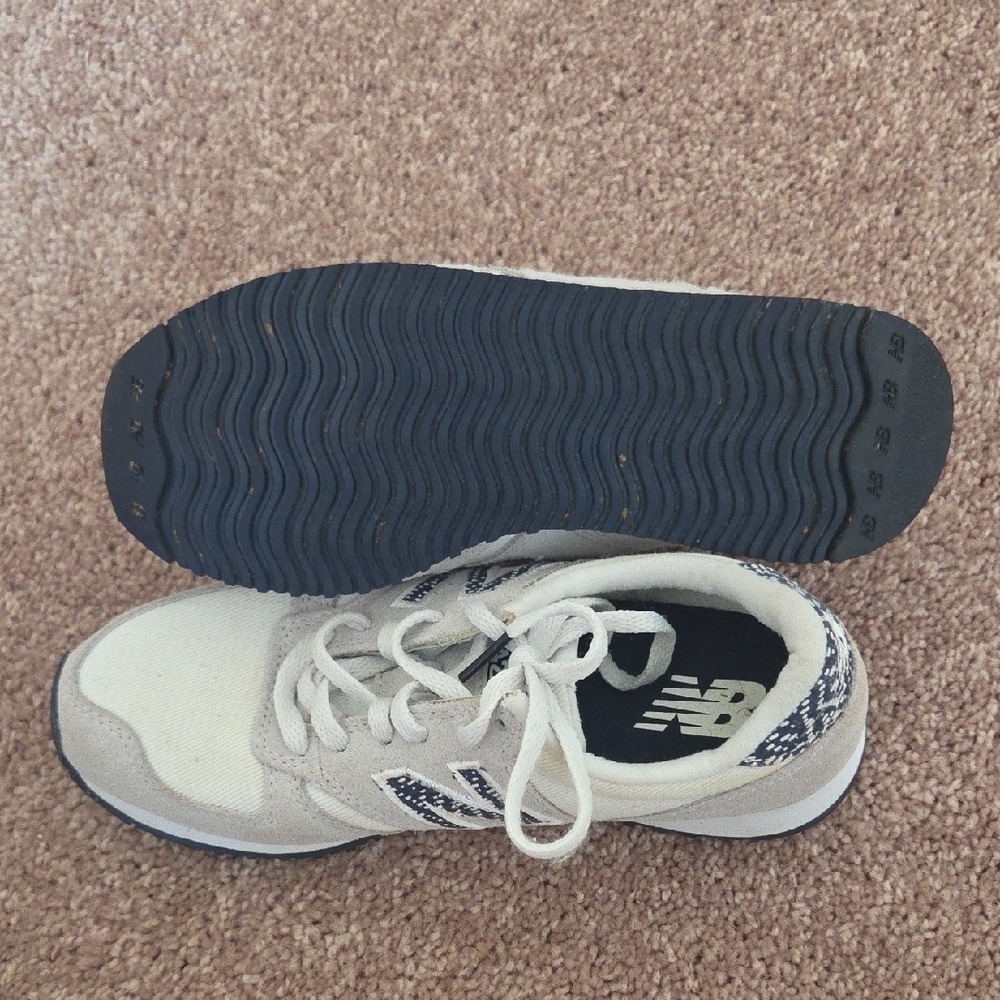 New Balance Women 5.5' Cream and Black Sneakers - Picture 12 of 13